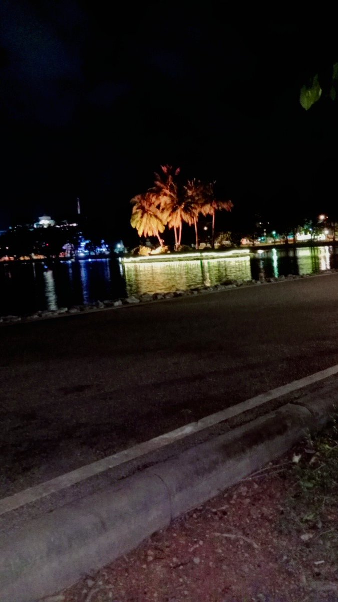 hitme_as's tweet photo. เหงาจริง เหงาจัง😩😩😩 #จันทุบรี #ท่าใหม่ #ท่าช้าง https://t.co/s8oxGcs2GC