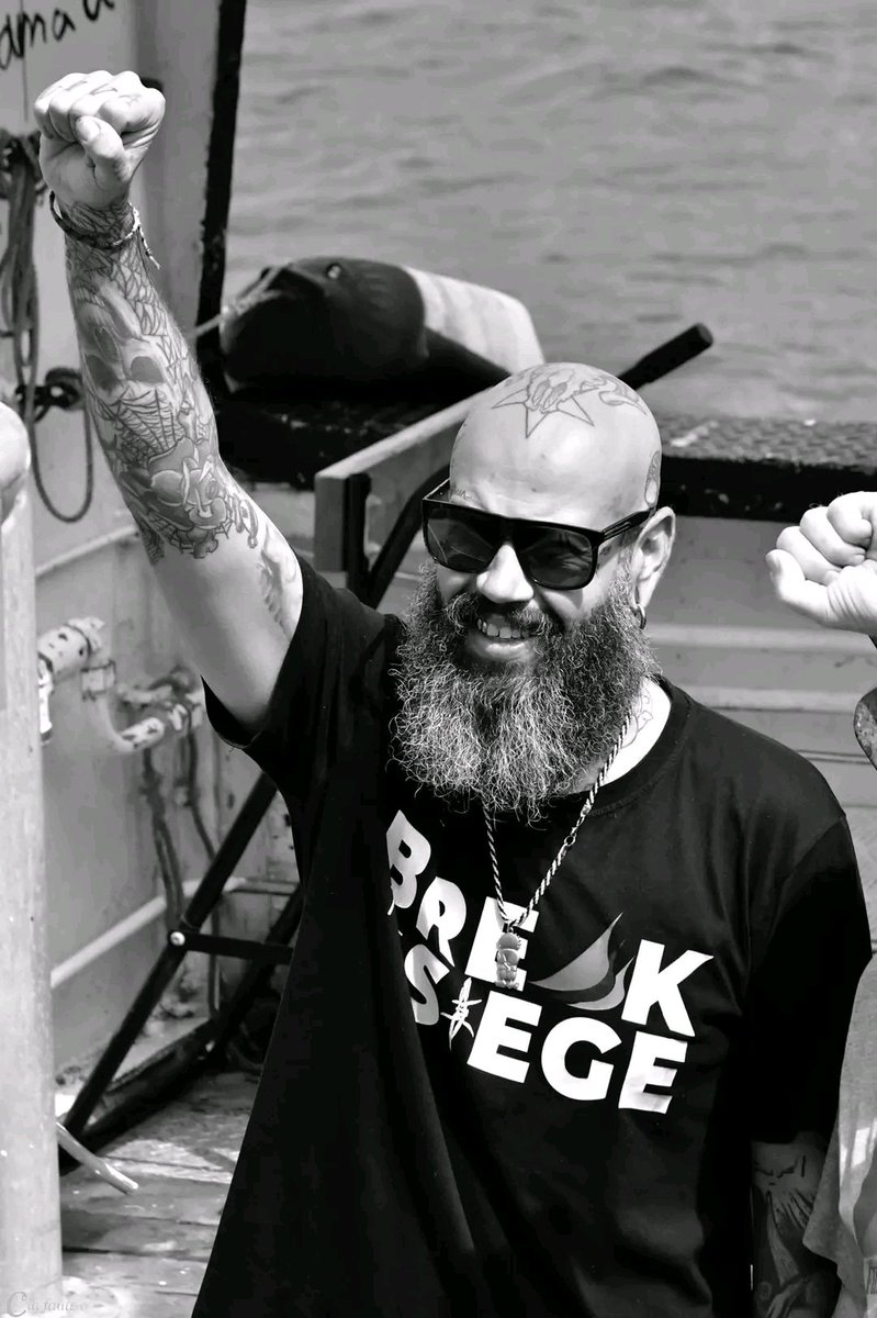 nanoushka28's tweet photo. Brest - un bateau pour Gaza 🇵🇸🇵🇸
Départ du handala du port de Brest ce matin vers 8h00 direction le port de la Rochelle.
Au revoir les copains !
#blackandwhite #brestmaville #brestcity #brestm #brestlife #bretagne #francepalestine #fanfareinvisible #brestville https://t.co/x0FzVIrCBN