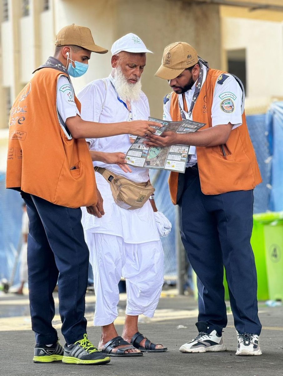i_81az's tweet photo. الحمدالله على التمام والختام لكل بداية نهاية … انتهت خدمتنا لضيوف الرحمن ونسال الله لهم القبول ،  و نسال الله ان نكون قد وفقنا في خدمة ديننا ثم مليكنا ووطنا 🕋🫡 

@HajMinistry @scouts_org_sa 
#الحج #الحج_آمن #الحج_1445هـ https://t.co/iXbFJhagQ5