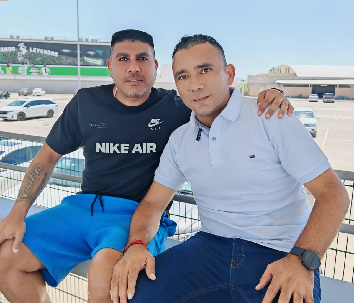 Con grandes figuras, hablando de lo más hermoso futbol. <a href="/walterjimenez7/">WALTER JIMENEZ "EL LORITO"</a> <a href="/Hachita_10/">Hachita Ludueña</a> #tinherrera. #calidad#futbol#salvacion#lonuevo#misantos.