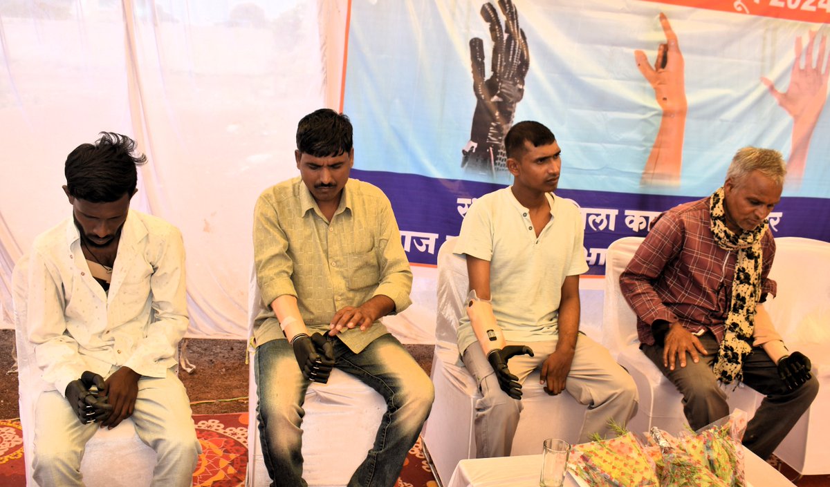 BalodDistrict's tweet image. कलेक्टर श्री इन्द्रजीत सिंह चन्द्रवाल ने जिले के 04 दिव्यांगों को प्रदान किया अत्याधुनिक बायोनिक हैण्ड।

@ChhattisgarhCMO
@DPRChhattisgarh

#bionichand 
#socialwelfare 
#divyang 
#BalodDistrict #Chhattisgarh