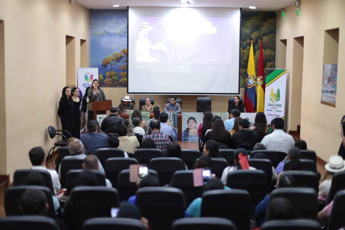 AzuayPrefectura's tweet image. 📌Conmemoramos nueve años de la Declaratoria de la Macana o Paño de Gualaceo mediante la técnica del #IKAT, como Patrimonio Cultural Inmaterial del Ecuador.🙌

Reconocimos el invaluable trabajo de nuestras artesanas y artesanos de #Gualaceo.💯

#JotaPrefecto
#AzuayBicentenario