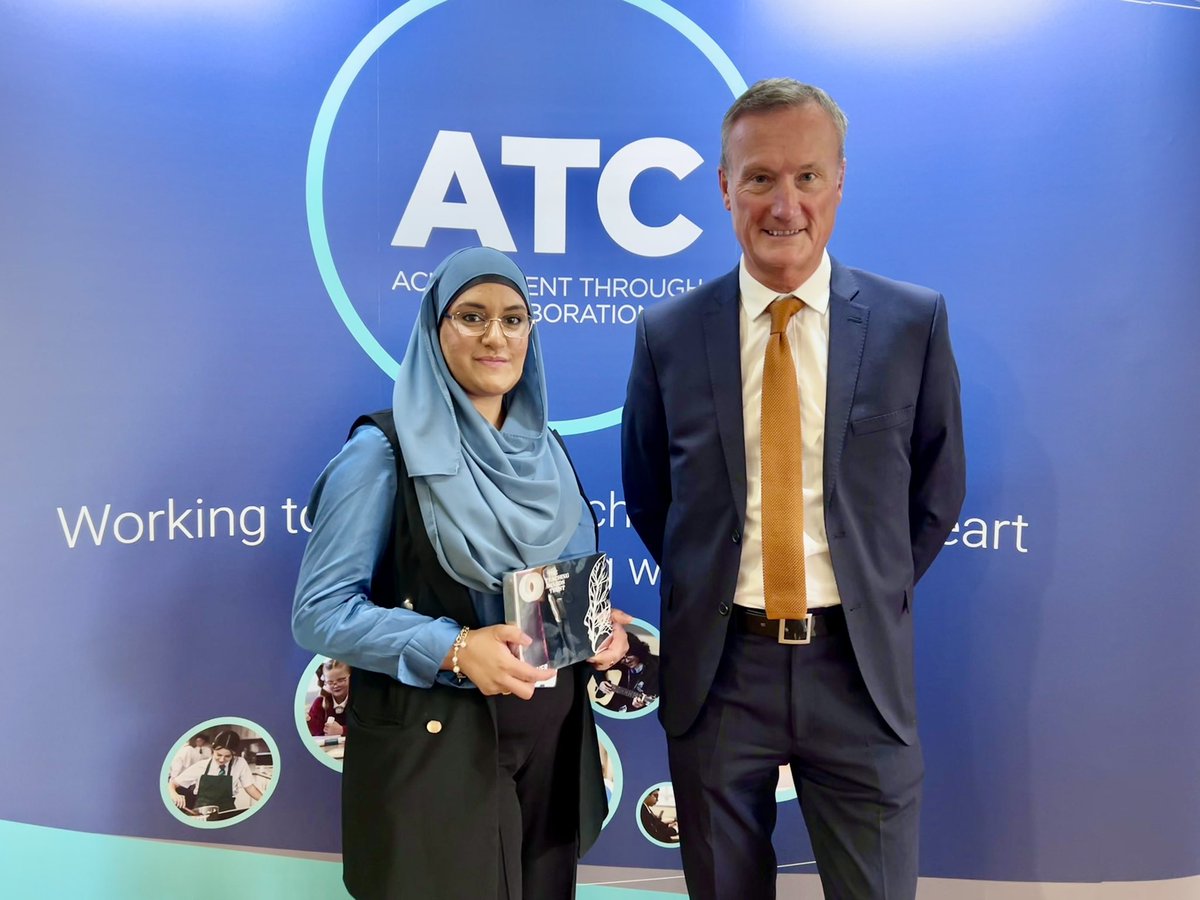 CatfordSean's tweet photo. Delighted to visit Witton Park Academy  @atctrust1 to present Zaitoon Bukhari with her Pearson Silver National Teaching Award for Digital Innovator of the Year.

Such a privilege to share in the celebration with Zaitoon and her colleagues.
#TeachingHeroes #ThankaTeacherDay https://t.co/BTNlionRPP
