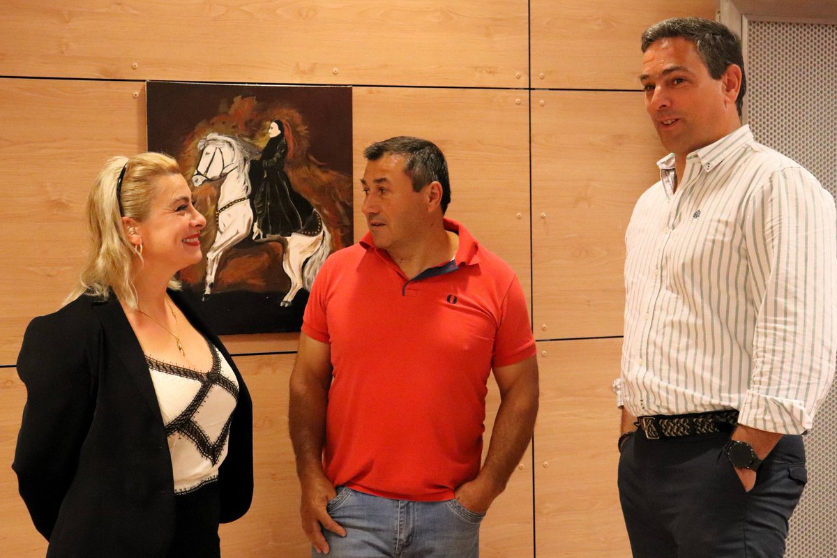cmcadaval's tweet photo. No passado sábado, dia 15 de junho, foi inaugurada na Biblioteca Municipal do Cadaval (BMC) a Exposição de Pintura “Terra Luso”, da autoria de Paula Santos. Esta mostra estará patente no mesmo local até ao próximo dia 29 de junho e encerra o III Ciclo de Exposições da BMC. https://t.co/8goAv7gJlJ