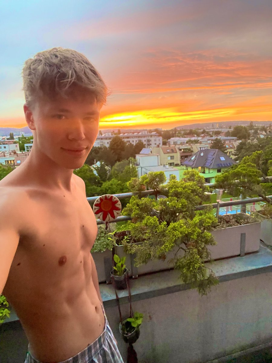 dannyblond's tweet photo. Isn’t this an amazing view?🌅🥰
Rt if you catch the vibe🙈 https://t.co/ZJ4s2lp7DF