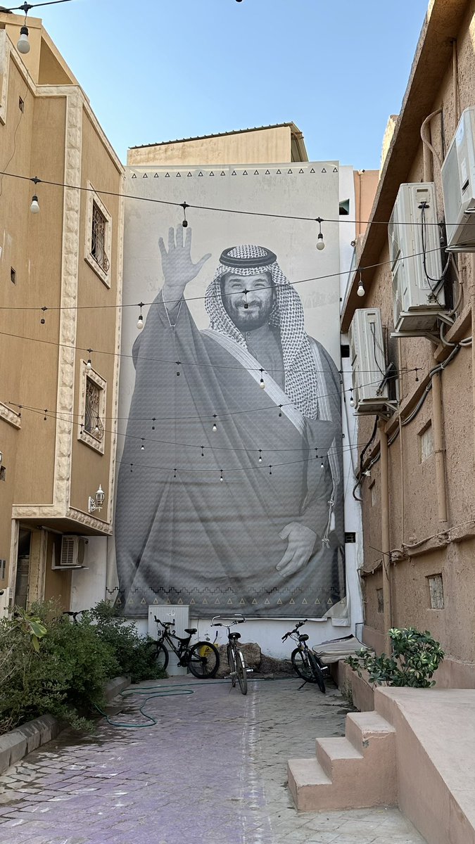 #مسابقة #سحب 500 ريال .. لفائز واحد

السؤال: أين تقع هذه الصورة لسمو ولي العهد الأمير محمد بن سلمان حفظه الله؟ 🫡

الشروط :

١) إجابة صحيحة 
٢) رتويت
٣) متابعة لحسابي

سيعلن الفائز على حسابي + إثبات التحويل

مدة المسابقة 3 أيام 🔥