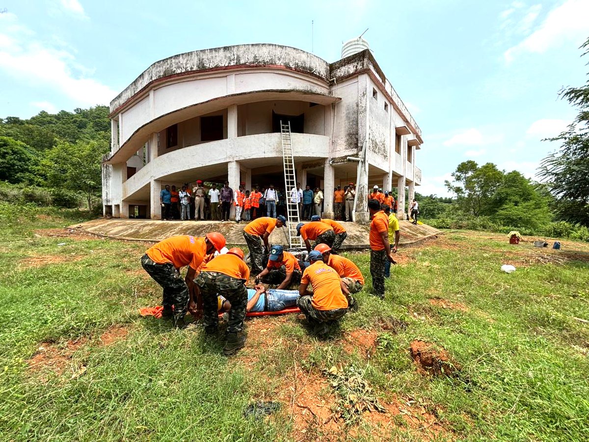 A Shelter level Mock Drill was conducted on 19.06.2024 at Multi Purpose Flood Shelter(MFS),Balia under Jeypore  Block to enhance the Disaster preparedness among community in coordination with ODRAF &amp; FIRE team.
<a href="/osdmaodisha/">OSDMA Odisha</a> 
<a href="/dmkoraput/">Collector and District Magistrate, Koraput</a> 
#resilientodisha
