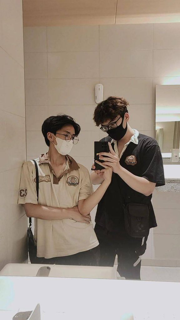 kk2ij33's tweet photo. 妈呀，好大好帅啊，太好看了吧
好看到想射
这也太大了啊  
卧槽卧槽，受不了啦
更多完整版帅哥请下载G头条:https://t.co/XKQ6QhPqCx

(超级多的正太骚弟弟)u蓝:https://t.co/UhYa6eos24 https://t.co/cIuTlbZh6B