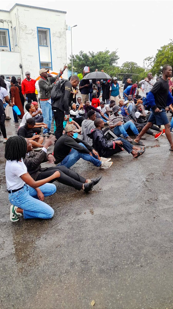 AjendaKenya's tweet photo. Undeterred by the rain, the youth of Mombasa persist in their demonstrations at the County Assembly, vehemently opposing the finance bill. These nationwide protests, underscore a significant collective dissent, with the hashtag #OccupyMombasa trending on Twitter. https://t.co/bhKIYIkN0s