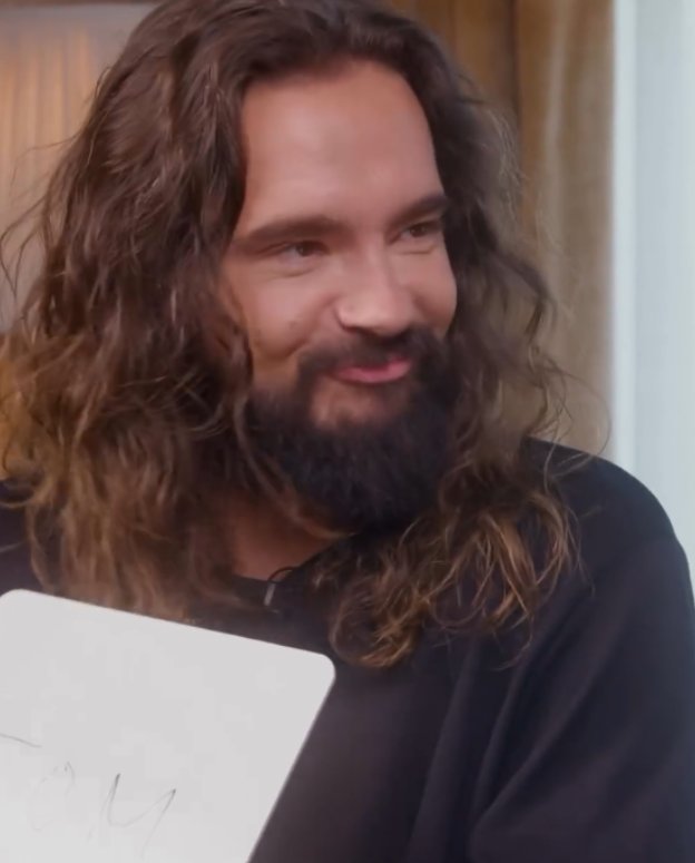 hiisa_1's tweet image. Bill diciendo que cree que tom es bueno en la cama❤️‍🔥
Tom: