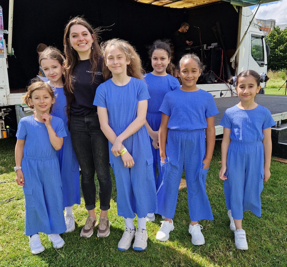 traceworksdance's tweet image. Our Junior group had a fantastic time performing at the #Greenwich Millennium Village Summer Festival last Saturday - the sun came out just in time for their performance! ⛅️ For info about Traceworks Juniors, visit traceworks.co.uk/canada-water FREE TRIALS AVAILABLE #contemporarydance