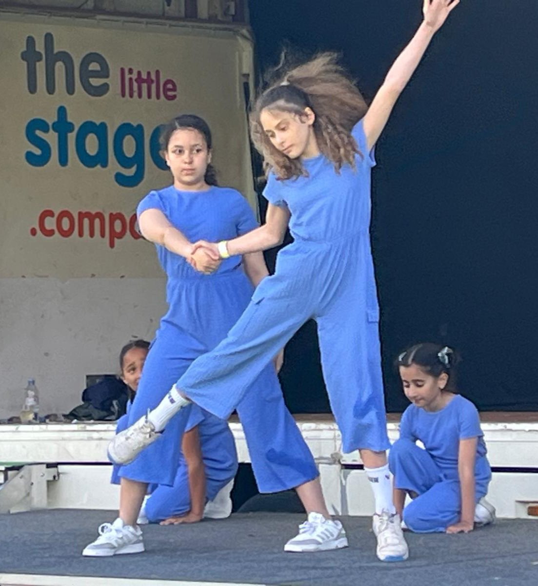 traceworksdance's tweet image. Our Junior group had a fantastic time performing at the #Greenwich Millennium Village Summer Festival last Saturday - the sun came out just in time for their performance! ⛅️ For info about Traceworks Juniors, visit traceworks.co.uk/canada-water FREE TRIALS AVAILABLE #contemporarydance