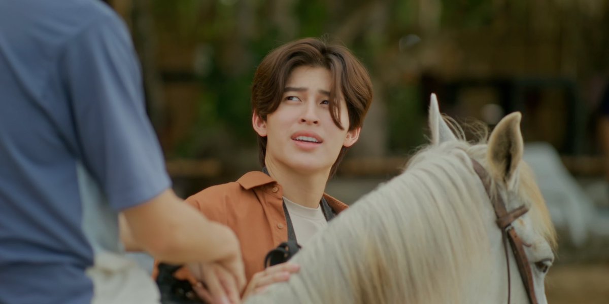 GMMTV's tweet photo. ได้มั้ยยย ขอเป็นม้าตัวนั้นได้มั้ย (ที่ได้อยู่ใกล้เธอ) 🐎

#WeAreSeriesEP12
@ppnaravit @phuwintang https://t.co/6MAf7TQVcX