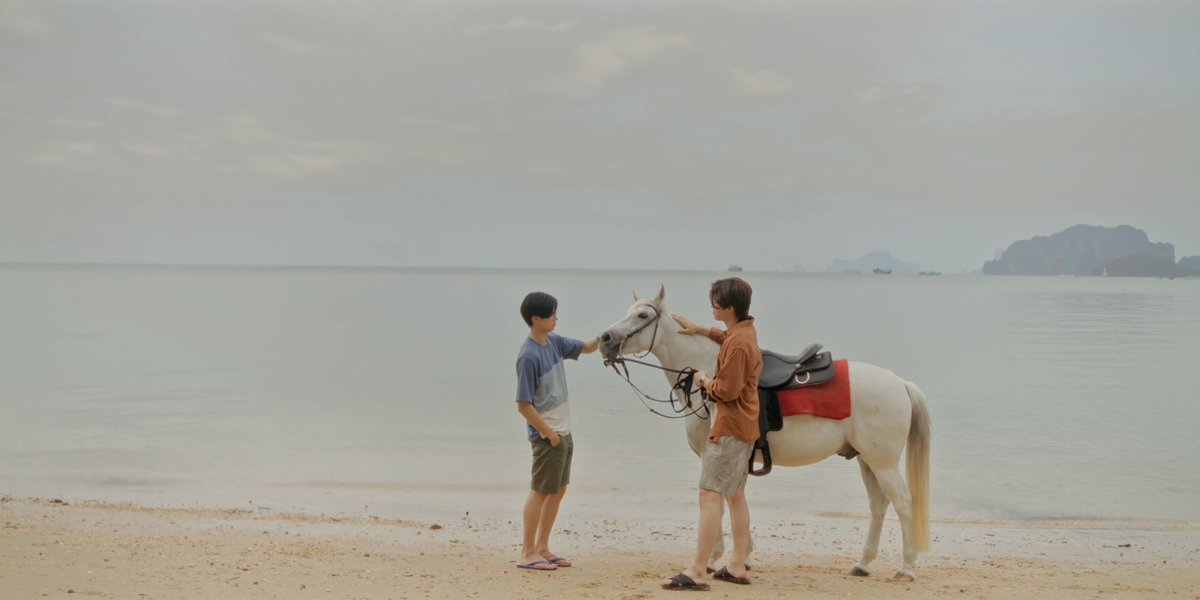 GMMTV's tweet photo. ได้มั้ยยย ขอเป็นม้าตัวนั้นได้มั้ย (ที่ได้อยู่ใกล้เธอ) 🐎

#WeAreSeriesEP12
@ppnaravit @phuwintang https://t.co/6MAf7TQVcX