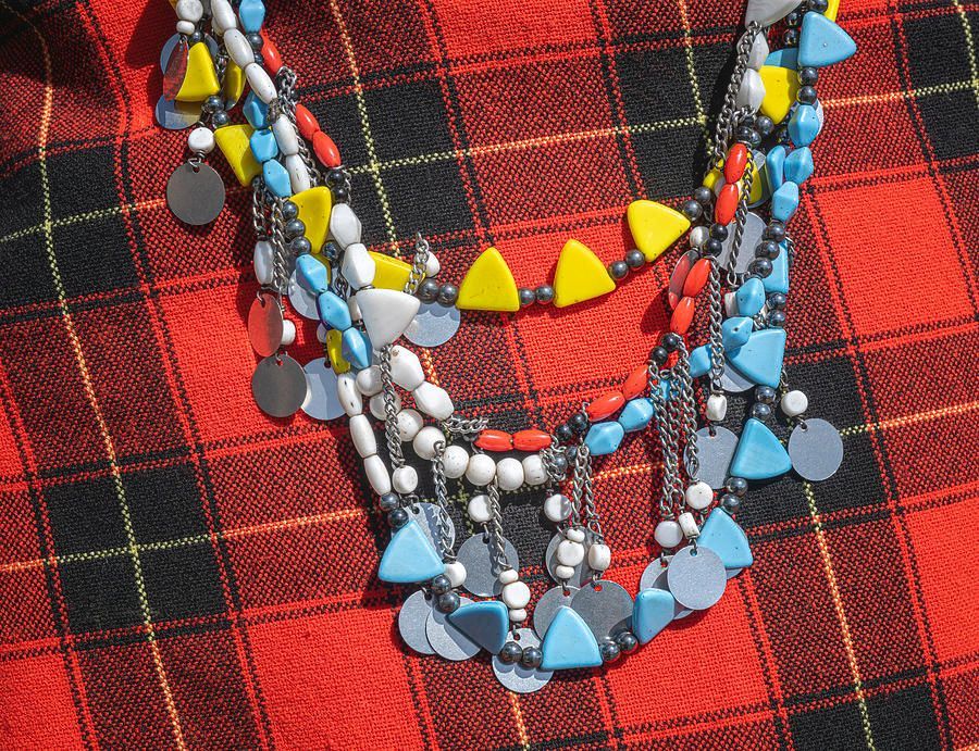 joancarroll's tweet image. Maasai Necklace Tanzania Africa! buff.ly/3y5MBjI #maasai #masai #necklace #traditional #tanzania #africa #red #plaid #artforsale #giftideas @joancarroll