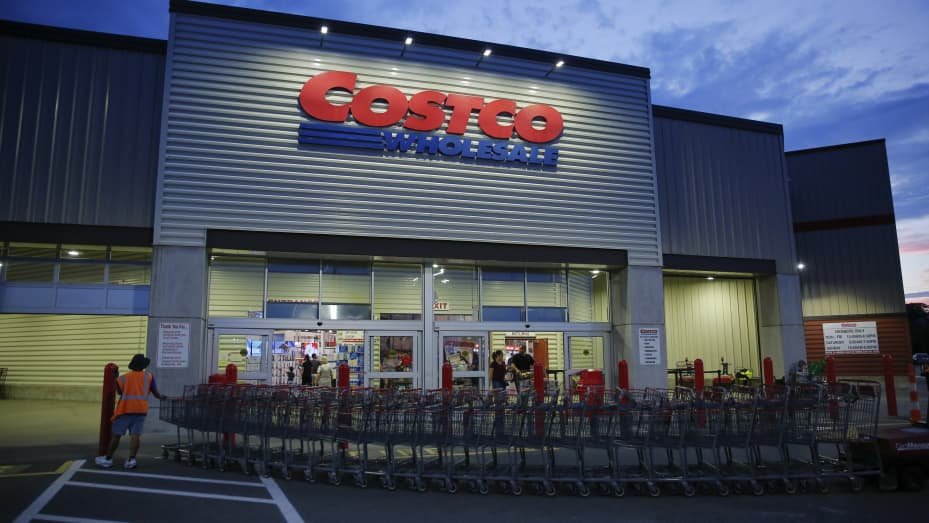 MarketAlerts_'s tweet photo. LAWSUIT ALERT 🚨 

A new class action claims that $COST, Costco lies to customers when it claims it will always disclose when a product is more expensive on its website than in stores. The plaintiff seeks certification of the class action, damages, fees, costs and a jury trial. https://t.co/nS1kqIaS5k