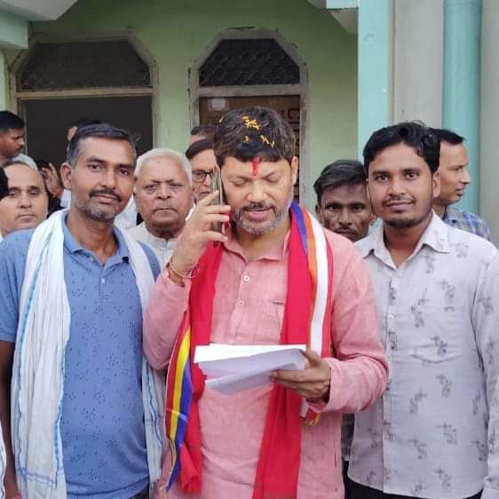 NeerajMauryaMP's tweet photo. कल शाहजहांपुर में रहूंगा, कार्यकर्ताओ,समर्थको,पदाधिकारियों,शुभचिंतको, जनता जनार्दन से भेंट करूँगा, स्थान डाक बंगला शाहजहांपुर समय सुबह 10 बजे से उपस्थित रहूँगा... https://t.co/8JowY2CKjS