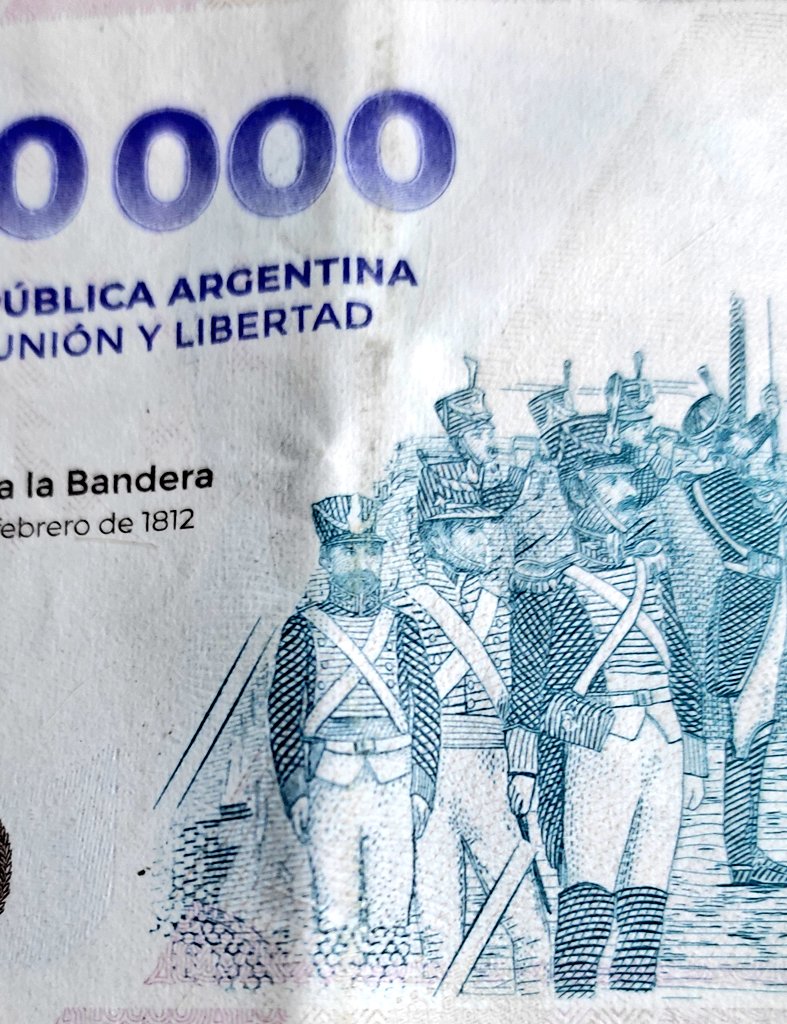 CesarEcheve's tweet image. Hace unos días ví por acá que en el #billetede10mil se veía a un falso #Messi yo sólo veo al amante de #Villarruel. Convencido al cien de que es un homenaje postmorten y no daba para dibujarlo cagando en su celda.