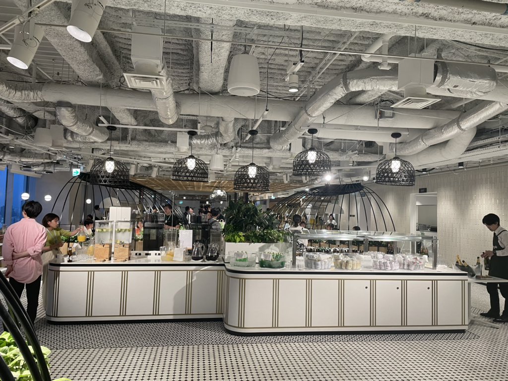 books_kazuma's tweet photo. 20名弱のメンバーと参戦してきました✌️
GoogleのAIコンテンツ体験、最高!!
面白いだけでなく、実用的な学びもありました🙆♂️
仲間と学ぶのって、楽しいね!
飲み会ももちろん、盛り上がりましたw
#Googleforjapan https://t.co/NLd4p334Pp
