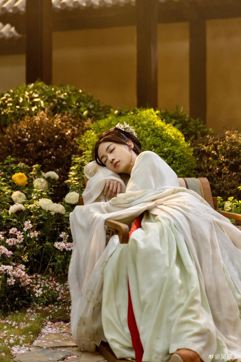 mimidramas's tweet photo. day                                  night

              #thedouble #wujinyan https://t.co/zfLxbtBa4w