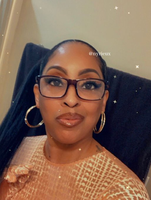 🙋🏽&zwj;♀️💋 #morning https://t.co/rBUWqEZaz8<a href="/tag/morning"class="tags">#morning</a>