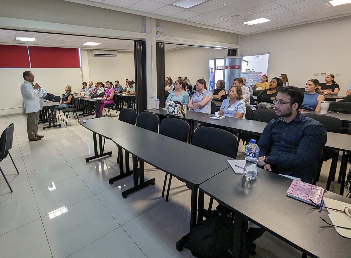 ismed_ssd's tweet photo. El #ISMED, a través del Dr. Manuel Salazar Enríquez, impartió la plática: "Importancia de la motivación para dar una atención de calidad" en el curso de capacitación organizado por la subdirección de calidad de la #SSD. https://t.co/WsF3s7TmxW