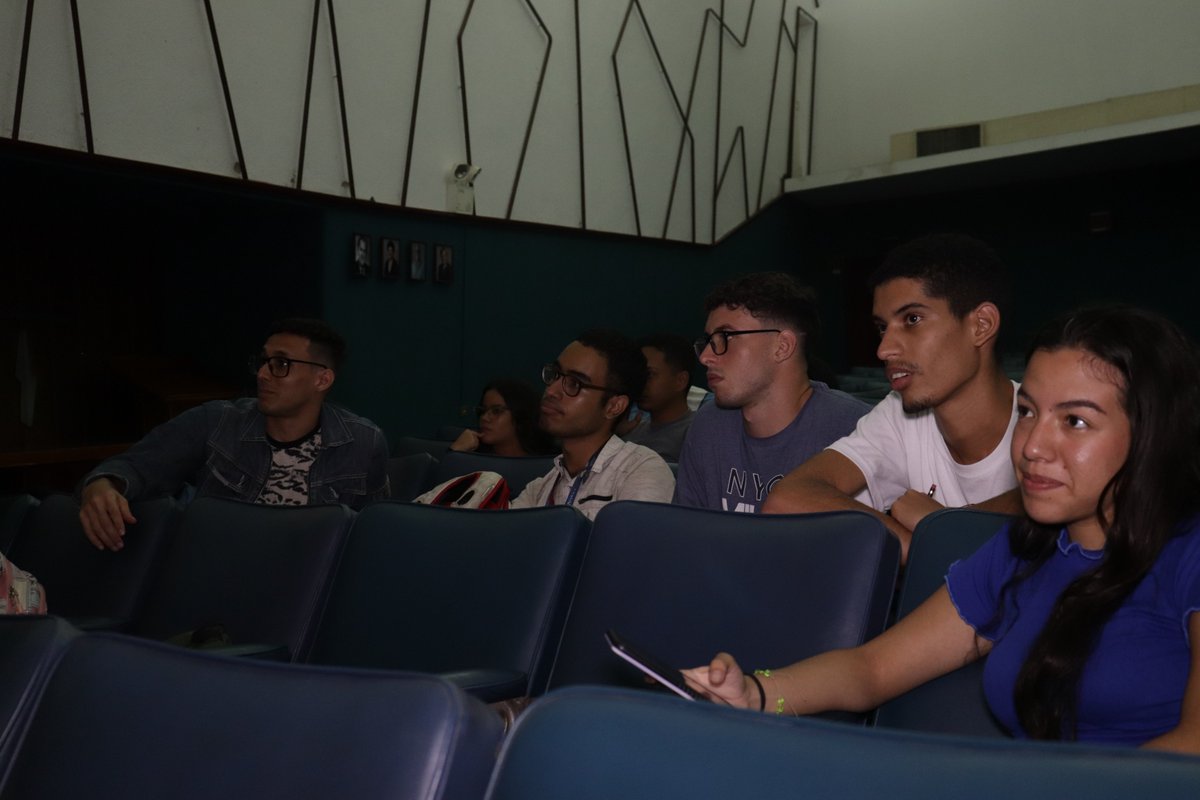 Durante el mes de mayo @CediceJoven llevó a cabo el Ciclo de Políticas Públicas en el cual, a través de varias sesiones teóricas y una sesión práctica, un grupo de jóvenes pudo afianzar sus conocimientos sobre diseño, implementación y monitoreo de una política pública. 📊