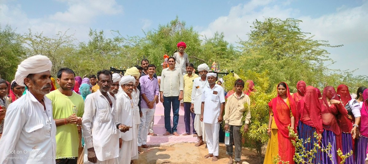 Rameshborwara's tweet photo. आज नरेगा श्रमिकों द्वारा आयोजित #बोरवाडा़ गांव में श्री सोनगरा मोमाजी महाराज के जागरण कार्यक्रम में सम्मिलित होकर मोमाजी महाराज को लापसी का भोग लगाकर आशीर्वाद लिया। एवं मामादेव से समस्त ग्रामवासियों के सुखमय जीवन की प्रार्थना की।

#Borwara #Unri #Sayla #Jalore‌ #RameshBorwara https://t.co/IUsytQi8k3