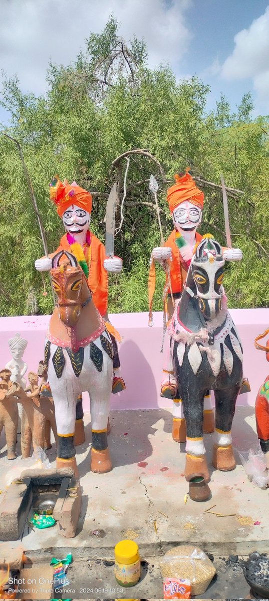 Rameshborwara's tweet photo. आज नरेगा श्रमिकों द्वारा आयोजित #बोरवाडा़ गांव में श्री सोनगरा मोमाजी महाराज के जागरण कार्यक्रम में सम्मिलित होकर मोमाजी महाराज को लापसी का भोग लगाकर आशीर्वाद लिया। एवं मामादेव से समस्त ग्रामवासियों के सुखमय जीवन की प्रार्थना की।

#Borwara #Unri #Sayla #Jalore‌ #RameshBorwara https://t.co/IUsytQi8k3