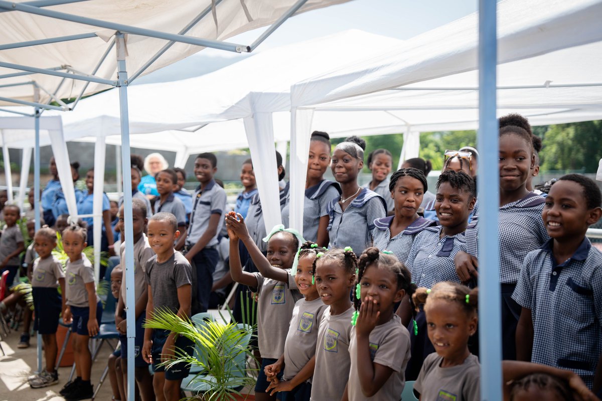 UNICEFHaiti's tweet photo. Hundreds of children celebrated the 35th anniversary of the Convention on the Rights of the Child in Jacmel with #MENFP, #IBESR, #OSAKAFoundation, #UNICEF,and our Goodwill Ambassador @jjeanroosevelt .
Sports competitions, crafts, and lively discussions marked this joyful day. https://t.co/ZM5VNfSnbu