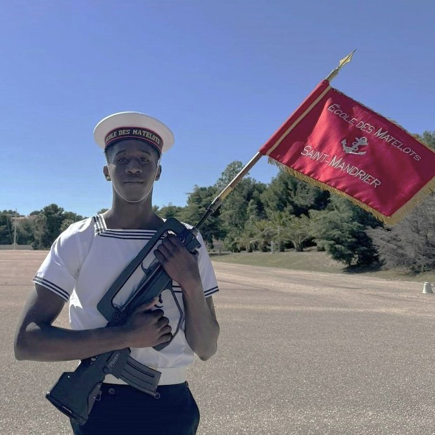 Bravo à Samba CISSE qui a décroché un job dans la marine nationale grâce à l’E2C Paris !

Il a testé des métiers comme électricien, plombier, préparateur de commandes. Et la marine nationale, qui a été un succès.

💪  Samba incite tous les jeunes qui le veulent à nous rejoindre !