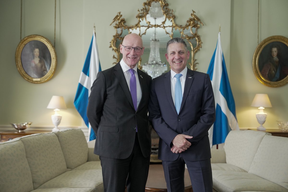 ScotGovFM's tweet photo. First Minister @JohnSwinney met with outgoing US Consul General Jack Hillmeyer to thank him, on behalf of the people of Scotland, for his tireless work during his time here. 

All the best Jack! 🎉🇺🇸 🏴󠁧󠁢󠁳󠁣󠁴󠁿

@USAinScotland @ScotGovUSA https://t.co/ydUbMSVZON