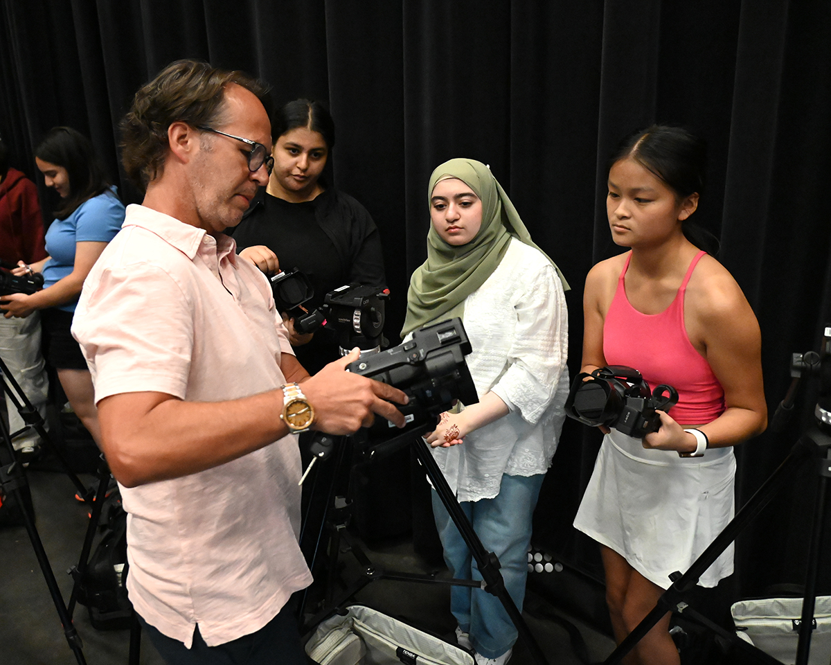 eloncomm's tweet photo. Members of our Emerging Journalists Program (EJP) Immersion cohort have hit the ground running! The 18 high school students spent Tuesday learning about story development, researching story assignments, and shooting video. @ScrippsHowardFd DETAILS: https://t.co/LDAS9Fb3Ew https://t.co/kevcs7h8vn