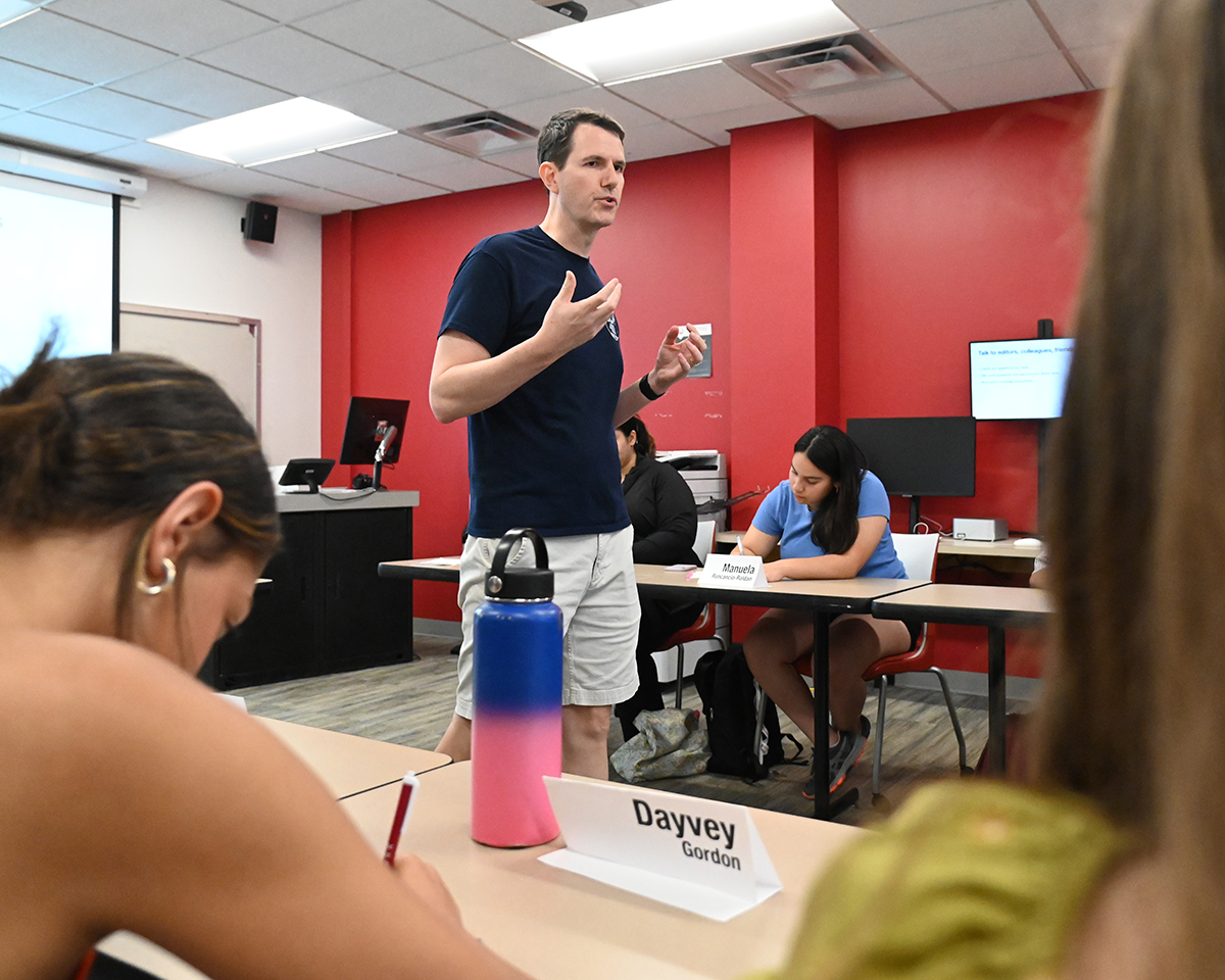 eloncomm's tweet photo. Members of our Emerging Journalists Program (EJP) Immersion cohort have hit the ground running! The 18 high school students spent Tuesday learning about story development, researching story assignments, and shooting video. @ScrippsHowardFd DETAILS: https://t.co/LDAS9Fb3Ew https://t.co/kevcs7h8vn