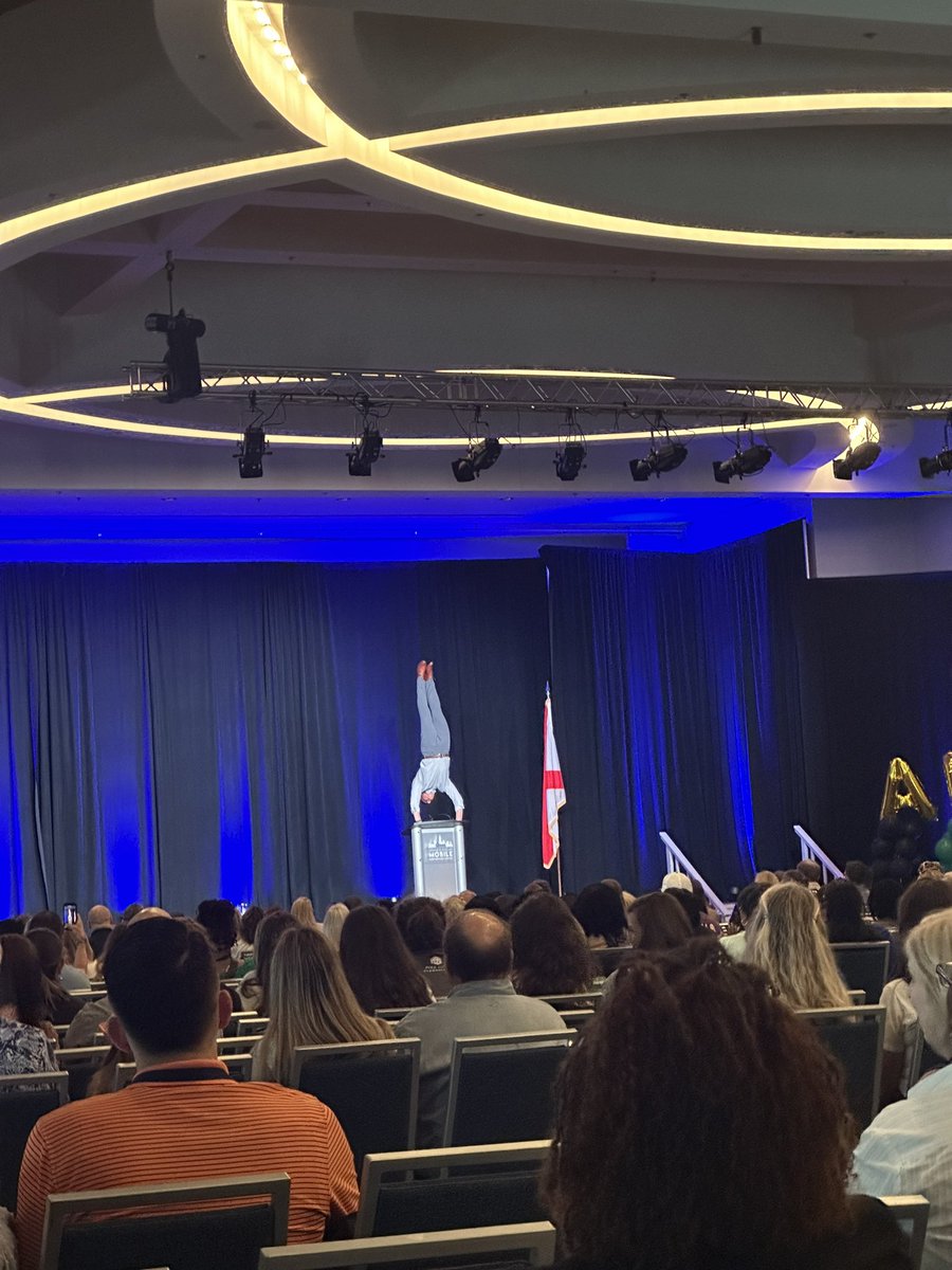 msholmes_USES's tweet photo. @DanThurmon is starting off his keynote speech with style! 🤸🏾‍♂️ https://t.co/DmG6UtIffm