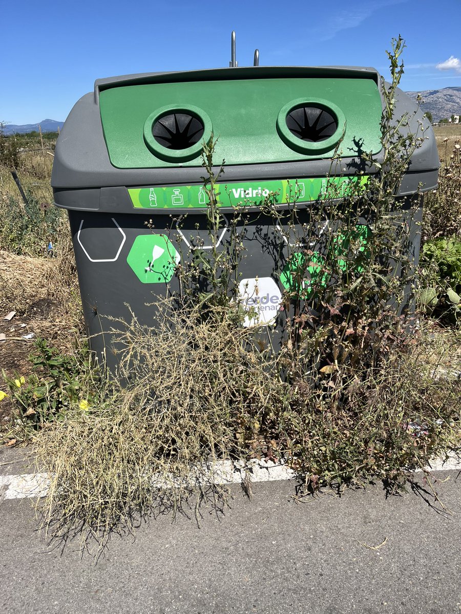 aesteban28's tweet photo. @AVColmenarViejo Deporte de riesgo en Avenida de Andalucía con avenida puente viejo. https://t.co/37BCdpGvaE