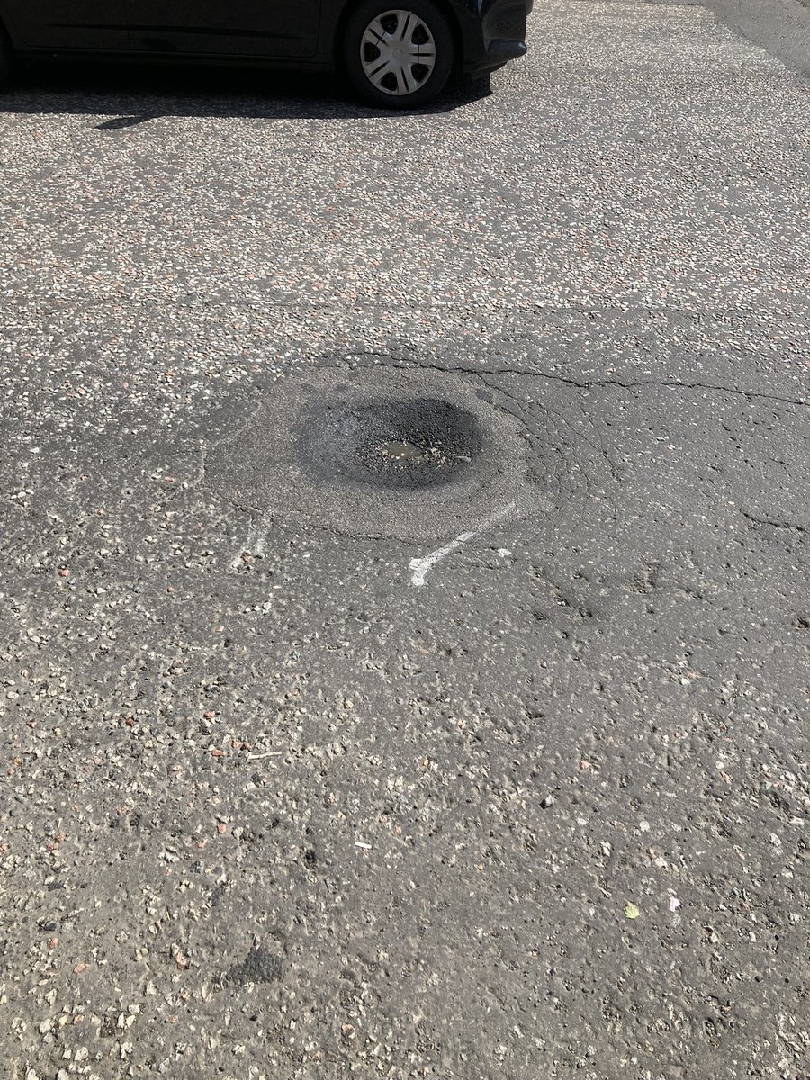 Shaunauctions's tweet photo. @Edinburgh_CC @HalOsler This pothole has been “fixed” at least twice and is now making another comeback. Outside 36 Comely Bank EH4 1AJ, adjacent to southern end of Fettes Ave. https://t.co/eii8I4HUHB