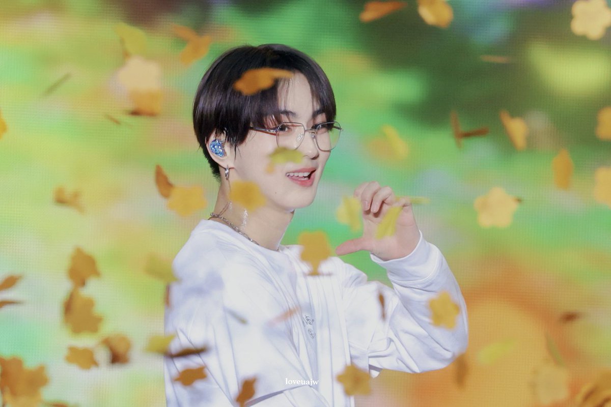 loveuajw tweet media