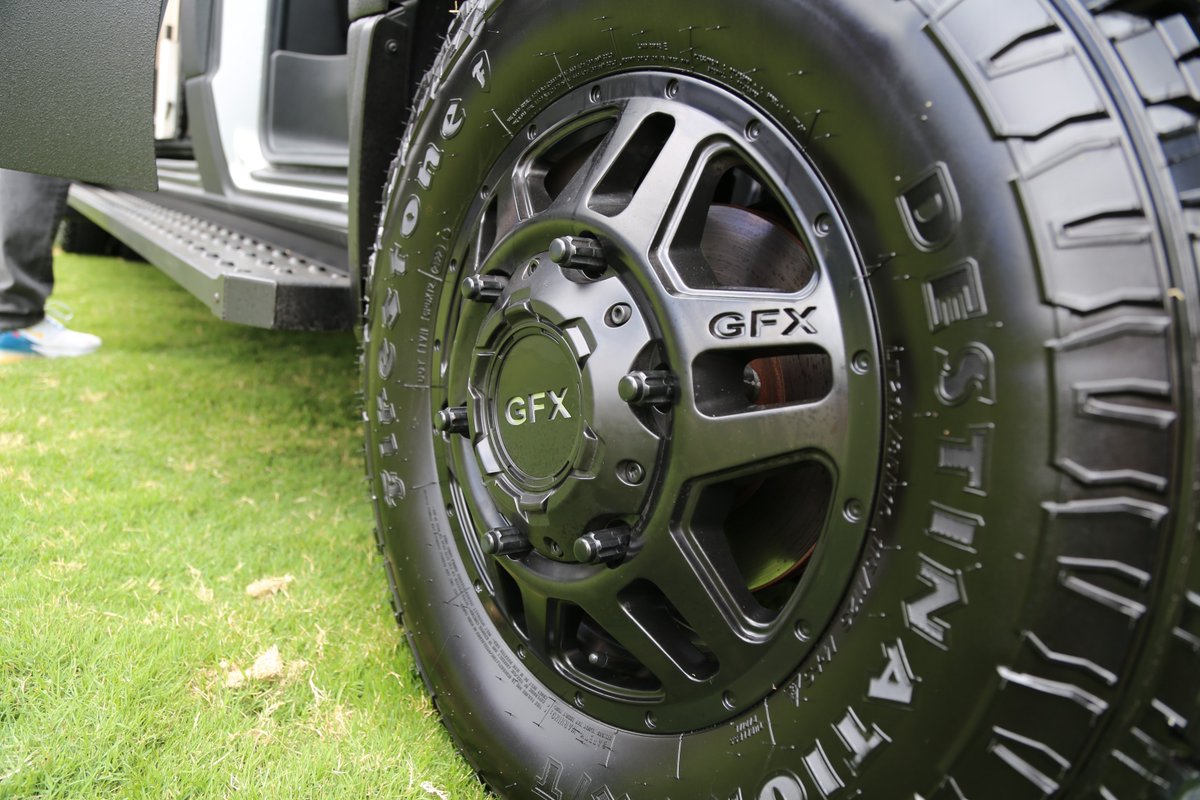 voxxwheel's tweet photo. Wheel Wednesday goes out to the MV2 Dually wheel and it's stylish yet efficient design. 💪🛞
#gfxwheels #voxxwheels #vanwheels #mercedesbenz #mercedesbenzsprinter #sprintervan #mercedes2500sprinter #vanlife #vanbuild #adventurevanexpo #wheelwednesday #dually #mercedesdually https://t.co/yujYzkE9xd