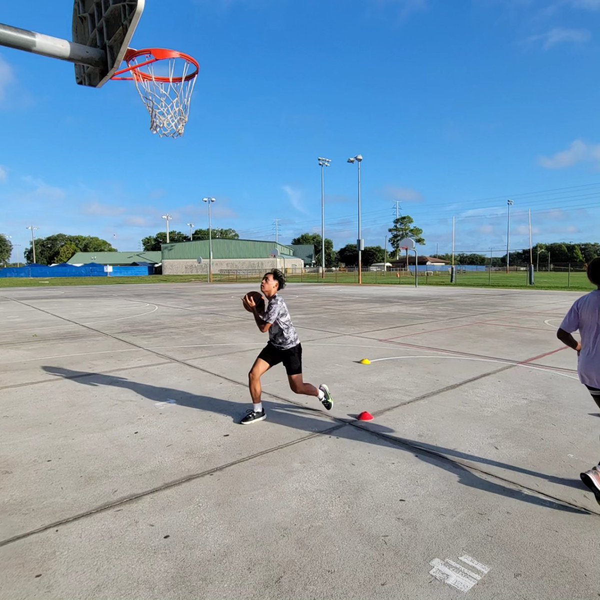 1TUFFtrainer's tweet photo. Got a good early morning training session in today.

If you are in the need of a skills development trainer...look no further, I'm your guy! DM me for more details. https://t.co/T2RhAnfSHg