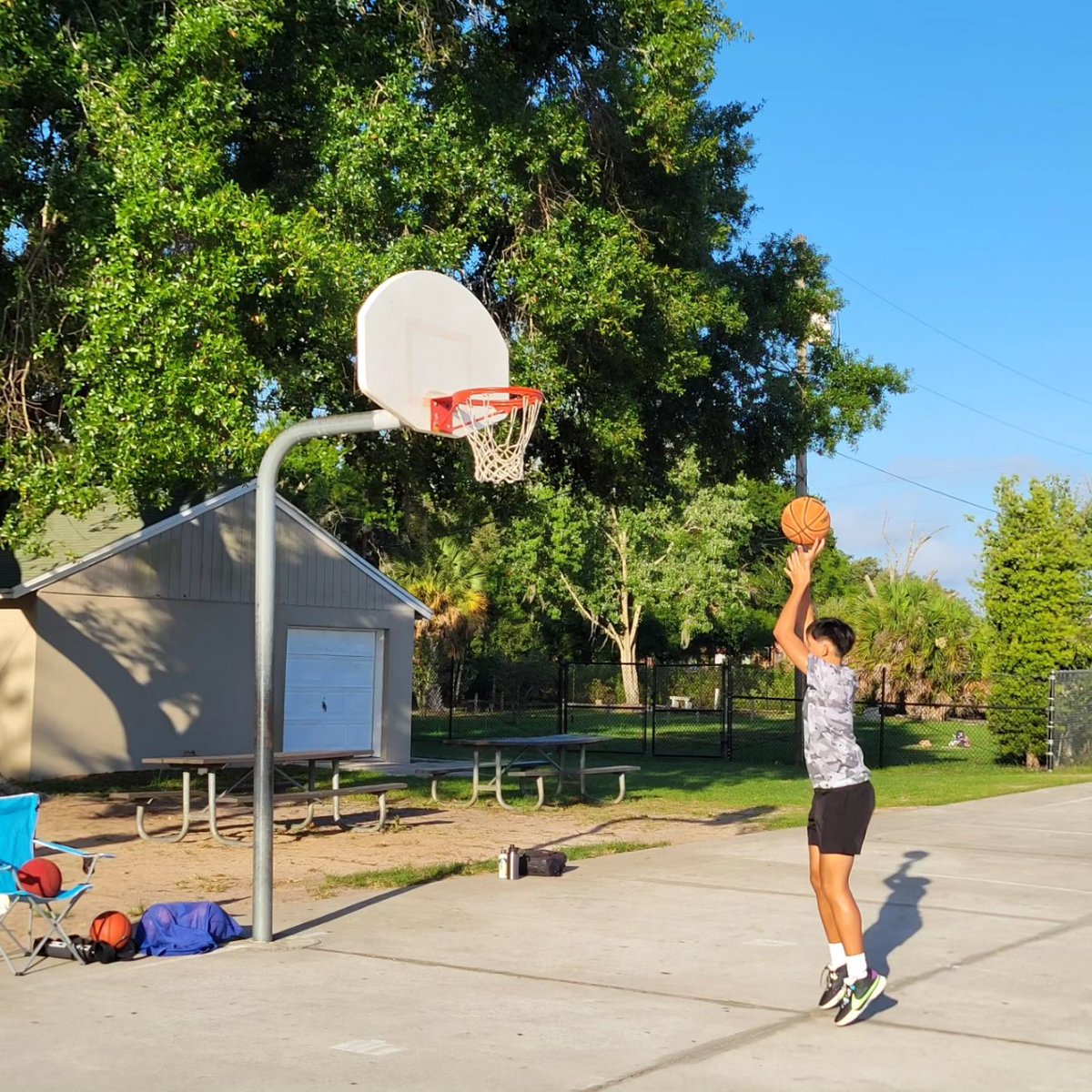 1TUFFtrainer's tweet photo. Got a good early morning training session in today.

If you are in the need of a skills development trainer...look no further, I'm your guy! DM me for more details. https://t.co/T2RhAnfSHg