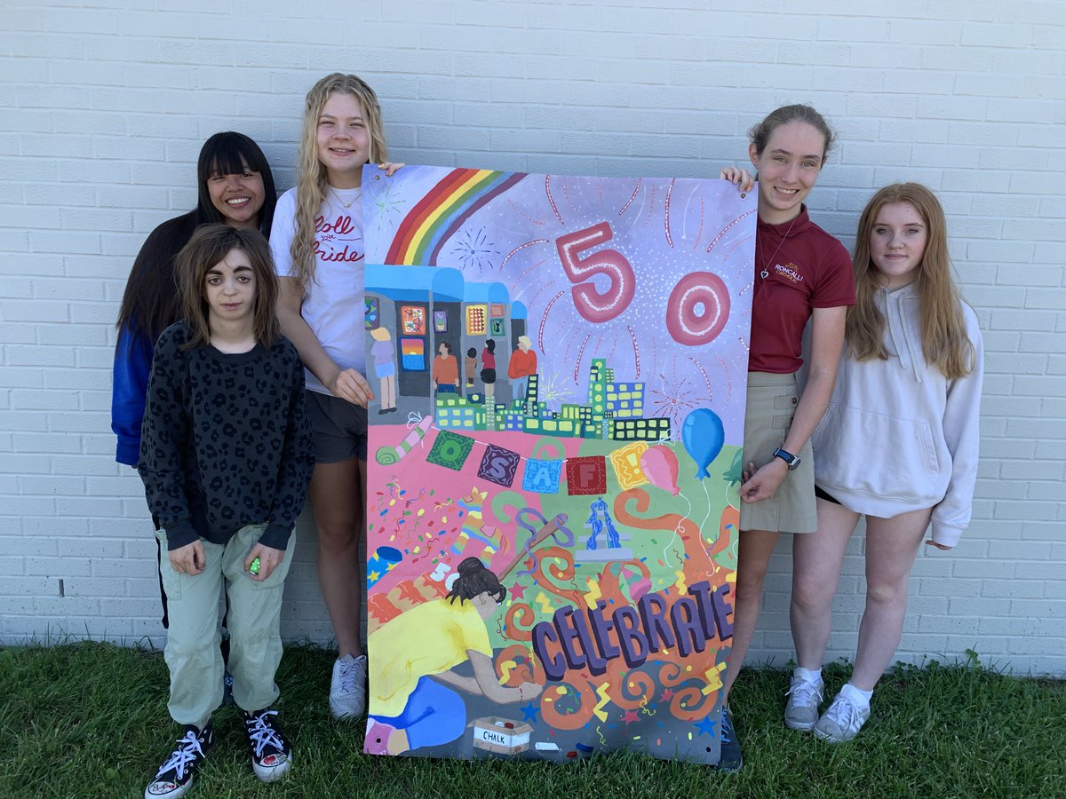 Congratulations to the Art Club on placing 1st in the mural competition for the 50th anniversary of Omaha Summer Arts Festival!👏 They placed first out of 14 schools in the last ever OSAF. Thank you to all the students, faculty, families, and friends who helped out by voting!☺️