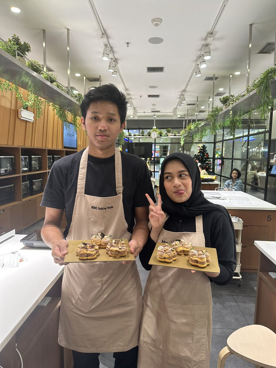igotgame_9's tweet photo. seluruhh bumi langit tata surya harus tau kalo diatas kata cantik dan kerenn ada yang lebih lebih lebih lagi yaitu pacar gueh!!! ngerasaa beruntung sekali bisa ngejalanin hari hari selalu bareng dimanapun kapanpun, hampir gaada sehari pun gabisa ketemu, bersyukur banget hehehehe https://t.co/qNMUczIv10