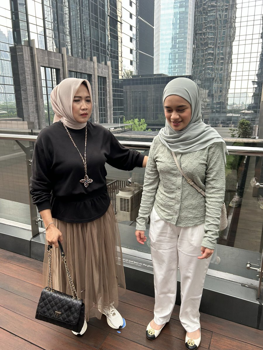 igotgame_9's tweet photo. seluruhh bumi langit tata surya harus tau kalo diatas kata cantik dan kerenn ada yang lebih lebih lebih lagi yaitu pacar gueh!!! ngerasaa beruntung sekali bisa ngejalanin hari hari selalu bareng dimanapun kapanpun, hampir gaada sehari pun gabisa ketemu, bersyukur banget hehehehe https://t.co/qNMUczIv10