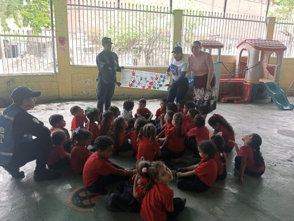 cteran641's tweet photo. CDCE Municipio Plaza* Red Territorial #04 Trapichito. Hoy 19/06/2024 , en los espacios del CEI Carmen Elena de Teran 
Actividad: Actividad de la OMA con los estudiantes y personal de la institución sobre los valores https://t.co/pVlLz2Yap5