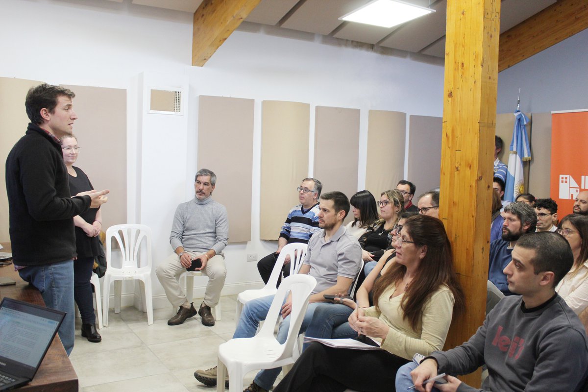 ipvyhTDF's tweet photo. Continuamos con las capacitaciones en Violencia y Acoso Laboral al personal del IPVyH. https://t.co/rfXUuA7QL6
