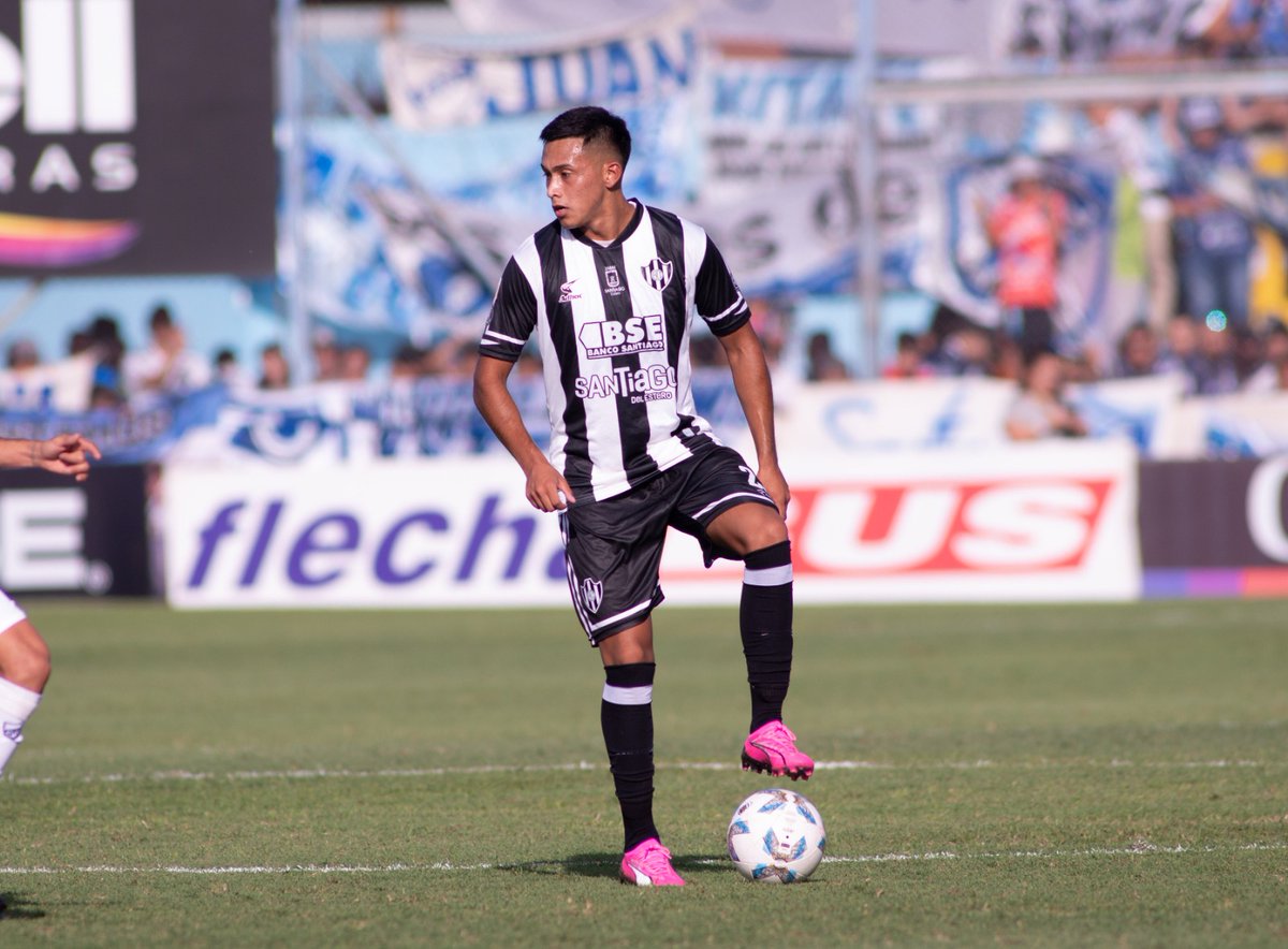 Paablo_Nicolas's tweet photo. 🐺 Primeros nombres del #MercadodePases en #CGE #GELP:

👉 Rodrigo Pérez Casada 🇺🇾: volante central cedido en #Instituto de #DefSporting.
👉 Rodrigo Atencio: extremo a préstamo en #CentralCórdoba de #Independiente.
👉 Alfio Oviedo 🇵🇾: delantero de #CerroPorteño.

#CGE #GELP https://t.co/Vr47vGow7M