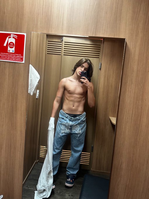 Eu e voc&ecirc; no provador https://t.co/q0qfYCDyTl