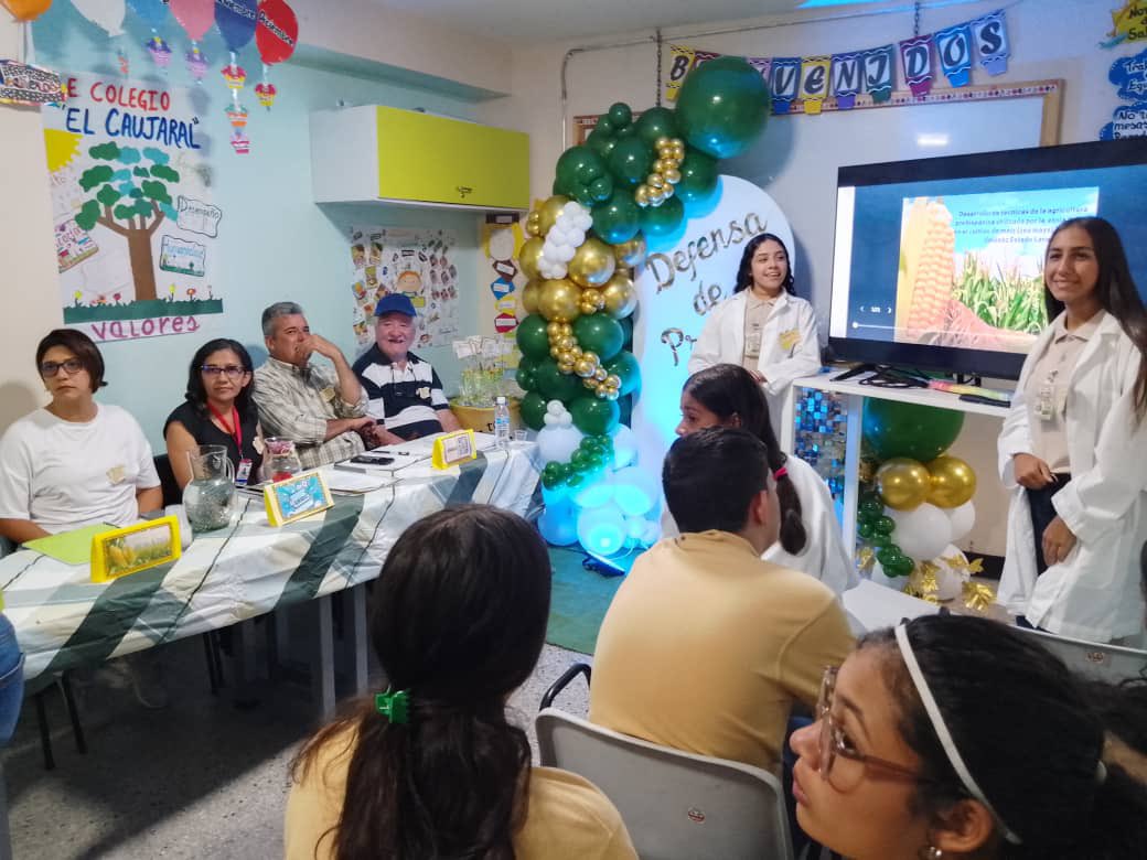Este #18Junio, se llevó a cabo la emocionante presentación de proyectos de 5to año en la U. E. Colegio el Caujaral de Quíbor, en el estado Lara. La licenciada Liseth Castillo, en representación del MAQ, junto al Historiador Prof. Manuel Herrera, Oswaldo Nuñez por INIA