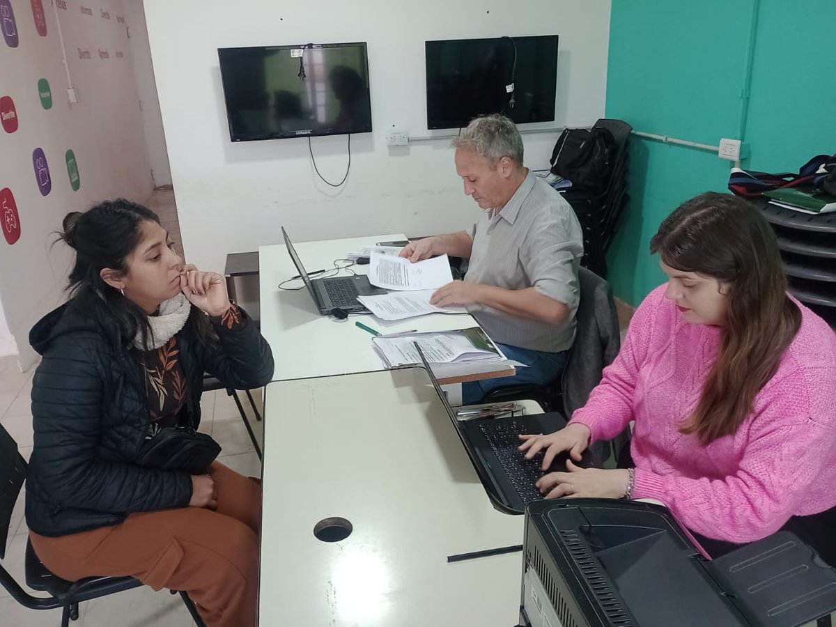 MinGobiernoRN's tweet photo. 📍Pago de zona desfavorable a la Policía

A través de las delegaciones temporarias, 200 efectivos se acercaron a solicitarlo.
Además, se siguen recepcionando pedidos en las 18 delegaciones de Trabajo.
🔗Más info: https://t.co/6dWXhLIqGe https://t.co/QzvkH5zyMo